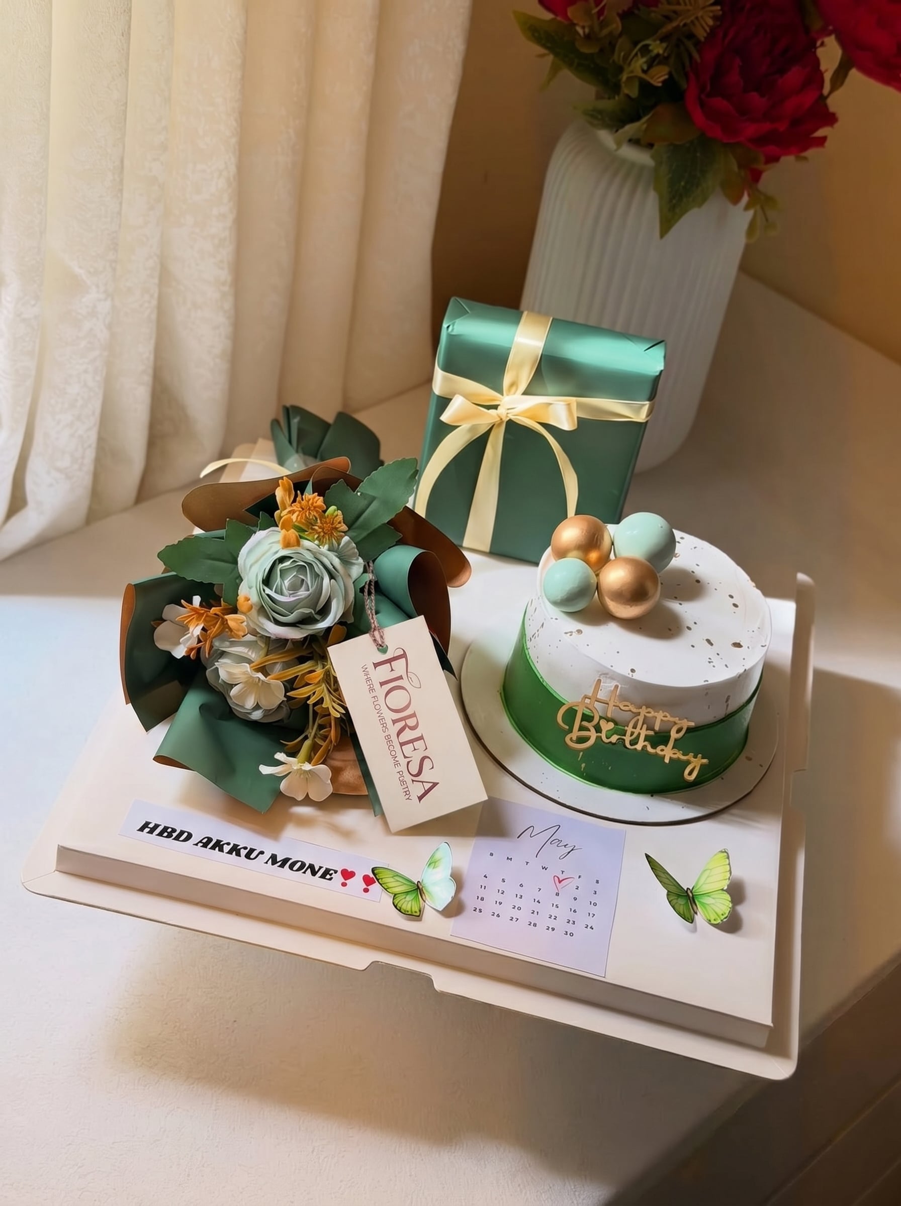 A premium Fioresa gift set containing a decorated green cake, a bouquet, and a wrapped gift.
